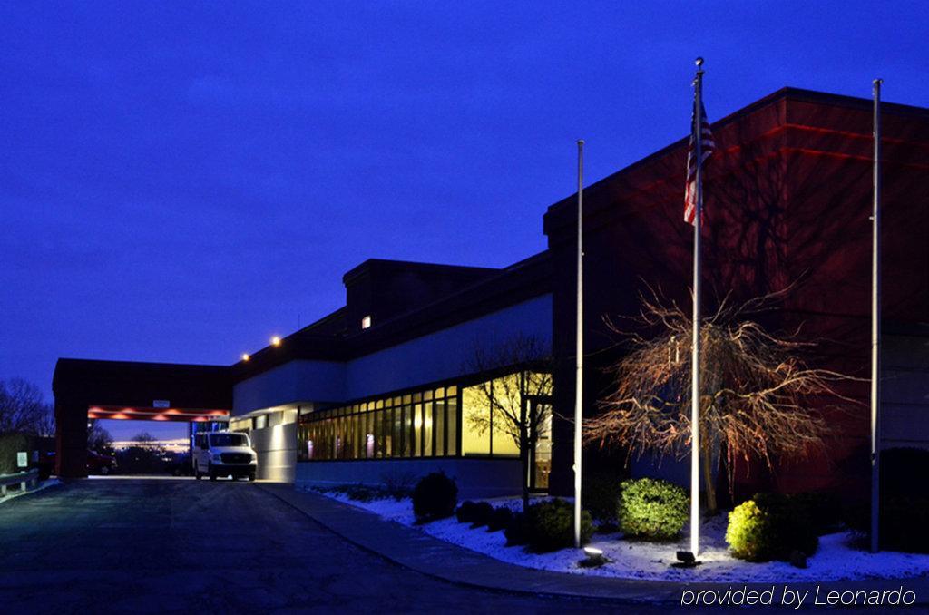 Wyndham Garden Inn Pittsburgh Airport Робинсон-Тауншип Экстерьер фото